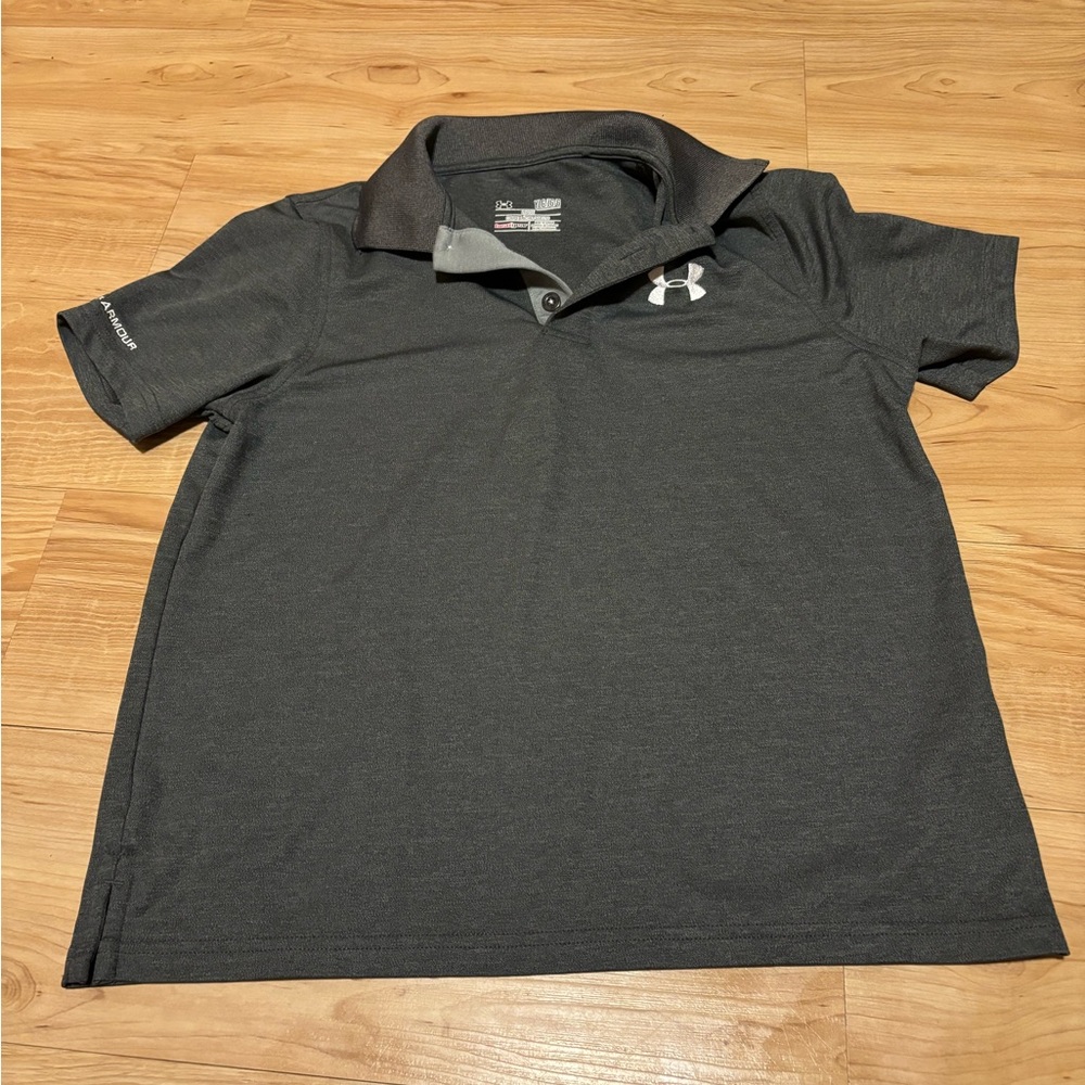Under Armour Heat Gear L Youth Boys Loose Fit Polo Button Top Dark Grey